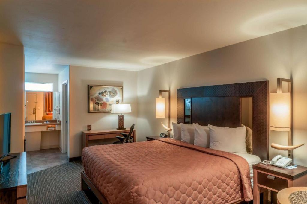 Rodeway Hotel 2*