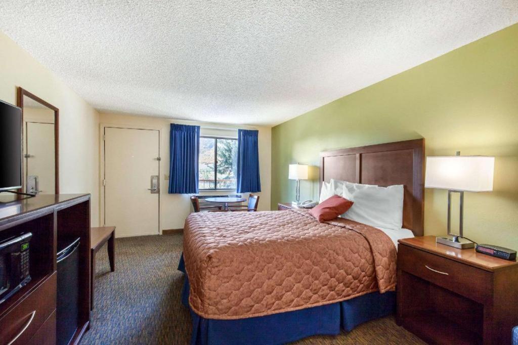 Rodeway Hotel 2*
