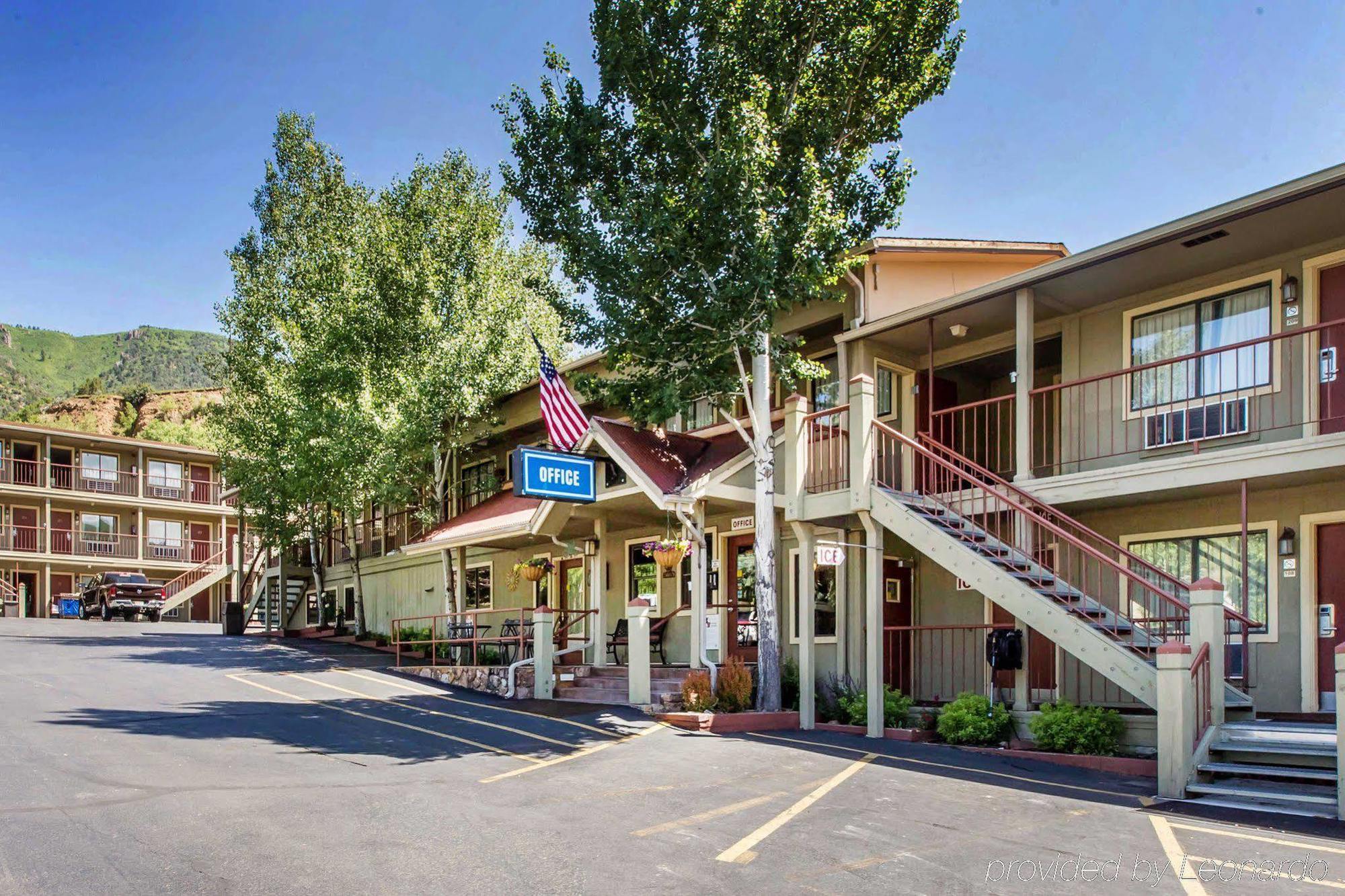 Rodeway Hotel 2*