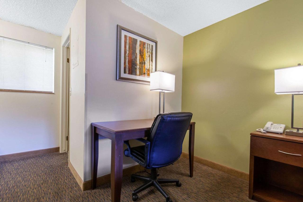 Rodeway Hotel 2*
