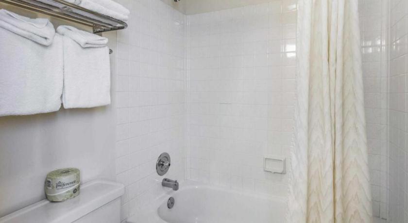 Rodeway Hotel 2*